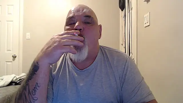 Snapshot of Newfiesausage1972 chatting on 02-06-25, 02:26 Newfiesausage1972 online show from 02-06-25, 02:26