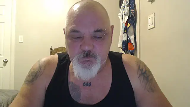 Snapshot of Newfiesausage1972 chatting on 02-16-25, 10:43 Newfiesausage1972 online show from 02-16-25, 10:43