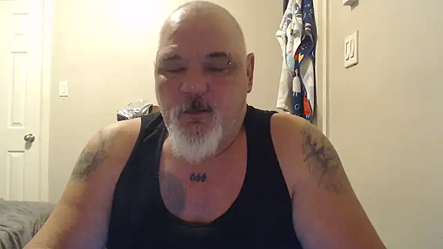 Snapshot of Newfiesausage1972 chatting on 02-18-25, 09:54 Newfiesausage1972 online show from 02-18-25, 09:54