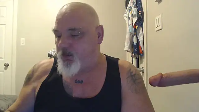 Snapshot of Newfiesausage1972 chatting on 02-18-25, 01:55 Newfiesausage1972 online show from 02-18-25, 01:55