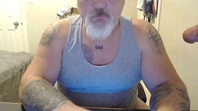 Snapshot of Newfiesausage1972 chatting on 02-19-25, 04:22 Newfiesausage1972 online show from 02-19-25, 04:22