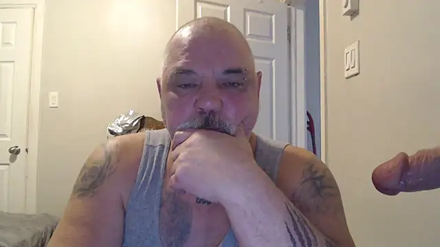 Snapshot of Newfiesausage1972 chatting on 02-20-25, 02:13 Newfiesausage1972 online show from 02-20-25, 02:13