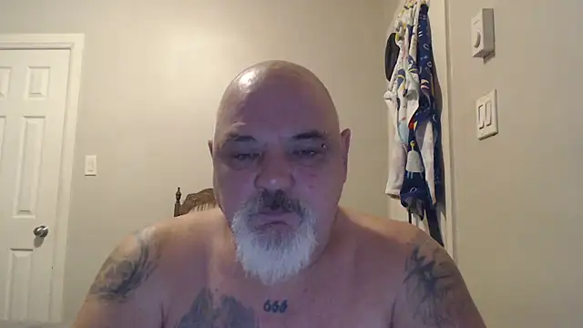 Snapshot of Newfiesausage1972 chatting on 02-28-25, 01:14 Newfiesausage1972 online show from 02-28-25, 01:14