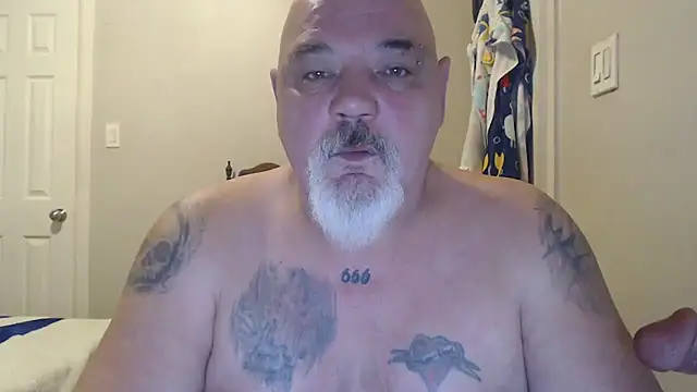 Snapshot of Newfiesausage1972 chatting on 03-17-25, 01:08 Newfiesausage1972 online show from 03-17-25, 01:08