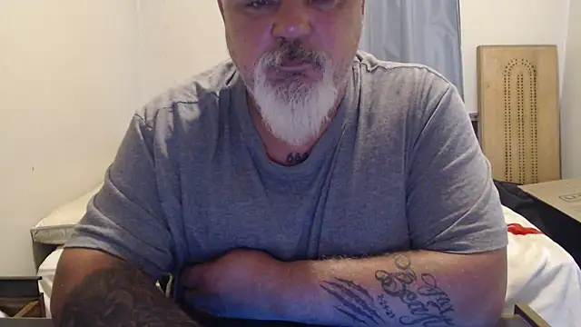 Snapshot of Newfiesausage1972 chatting on 09-25-25, 02:32 Newfiesausage1972 online show from 09-25-25, 02:32