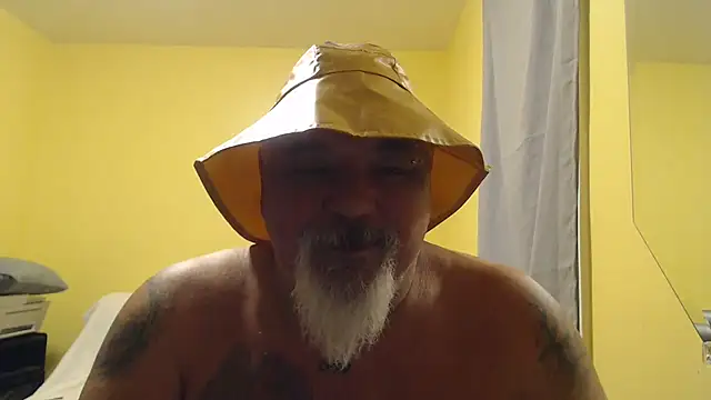 Snapshot of Newfiesausage1972 chatting on 11-12-25, 11:54 Newfiesausage1972 online show from 11-12-25, 11:54