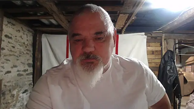 Snapshot of Newfiesausage1972 chatting on 11-15-25, 11:18 Newfiesausage1972 online show from 11-15-25, 11:18