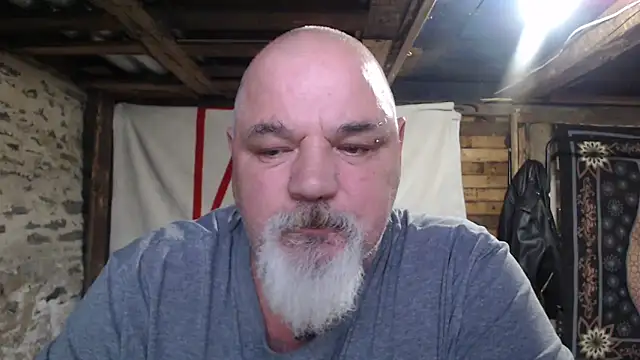 Newfiesausage1972 online show from 11-29-25, 08:56