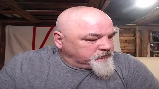 Newfiesausage1972 online show from 02-17-26, 03:19