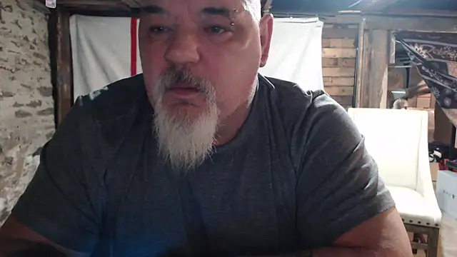 Newfiesausage1972 online show from 02-18-26, 09:27