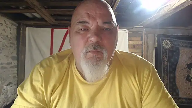 Newfiesausage1972 online show from 04-23-26, 08:13