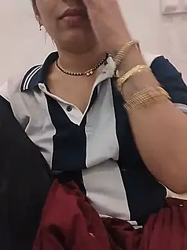 Snapshot of Simaran_bhabhi chatting on 05-14-26, 12:28 Simaran bhabhi online show from 05-14-26, 12:28