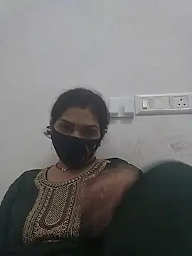 Snapshot of Simaran_bhabhi chatting on 05-24-26, 04:01 Simaran bhabhi online show from 05-24-26, 04:01