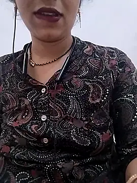 Snapshot of Simaran_bhabhi chatting on 06-01-26, 01:29 Simaran bhabhi online show from 06-01-26, 01:29