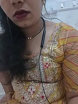 Snapshot of Simaran_bhabhi chatting on 06-07-26, 12:37 Simaran bhabhi online show from 06-07-26, 12:37