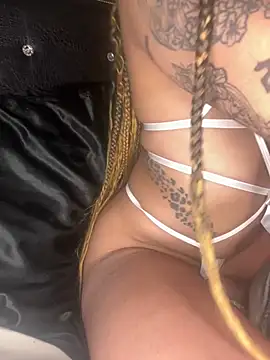 Snapshot of Shuggabutt chatting on 01-04-25, 01:21 Shuggabutt online show from 01-04-25, 01:21