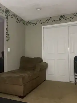 Snapshot of Shuggabutt chatting on 01-05-25, 11:37 Shuggabutt online show from 01-05-25, 11:37