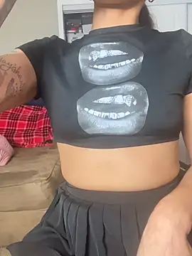 Snapshot of Shuggabutt chatting on 01-18-25, 06:24 Shuggabutt online show from 01-18-25, 06:24