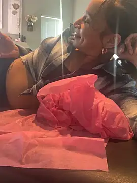 Snapshot of Shuggabutt chatting on 01-19-25, 09:55 Shuggabutt online show from 01-19-25, 09:55