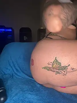 Snapshot of Shuggabutt chatting on 02-26-25, 03:08 Shuggabutt online show from 02-26-25, 03:08