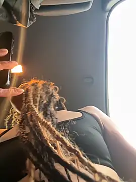 Snapshot of Shuggabutt chatting on 09-28-25, 01:11 Shuggabutt online show from 09-28-25, 01:11