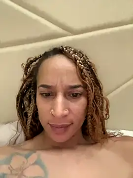 Snapshot of Shuggabutt chatting on 09-28-25, 04:23 Shuggabutt online show from 09-28-25, 04:23