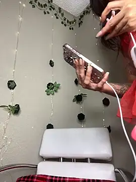 Snapshot of Shuggabutt chatting on 11-26-25, 05:25 Shuggabutt online show from 11-26-25, 05:25