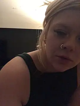 Snapshot of blndpolkadot chatting on 02-13-25, 12:32 blndpolkadot online show from 02-13-25, 12:32