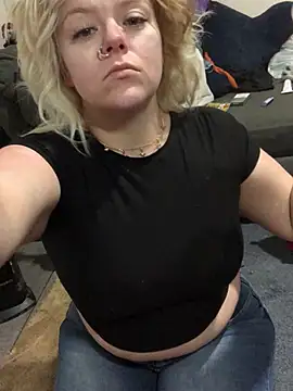 Snapshot of blndpolkadot chatting on 03-08-25, 12:55 blndpolkadot online show from 03-08-25, 12:55