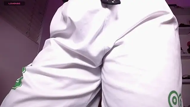 Snapshot of tinysofia_ chatting on 02-07-25, 02:40 tinysofia online show from 02-07-25, 02:40