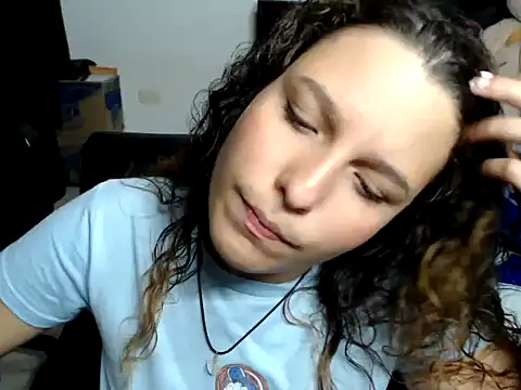 Snapshot of alexia_87 chatting on 01-04-25, 02:25 alexia 87 online show from 01-04-25, 02:25