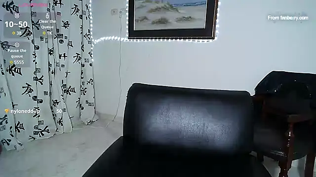 Snapshot of alexia_87 chatting on 01-21-25, 07:04 alexia 87 online show from 01-21-25, 07:04