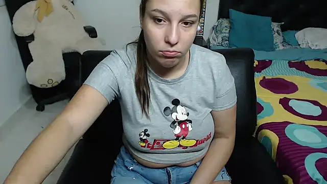 Snapshot of alexia_87 chatting on 01-25-25, 02:37 alexia 87 online show from 01-25-25, 02:37