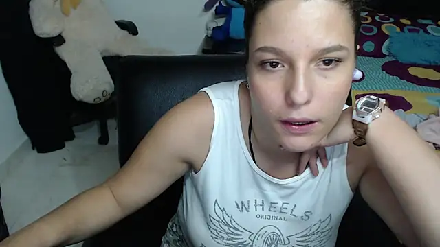 Snapshot of alexia_87 chatting on 01-26-25, 06:07 alexia 87 online show from 01-26-25, 06:07