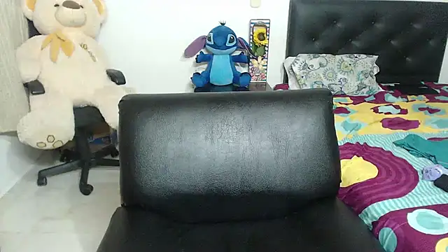 Snapshot of alexia_87 chatting on 02-02-25, 05:10 alexia 87 online show from 02-02-25, 05:10