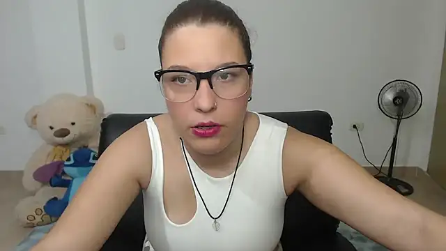 Snapshot of alexia_87 chatting on 02-23-25, 03:35 alexia 87 online show from 02-23-25, 03:35