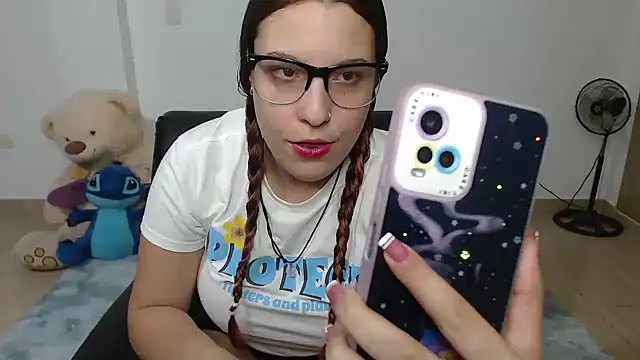 Snapshot of alexia_87 chatting on 02-24-25, 03:44 alexia 87 online show from 02-24-25, 03:44