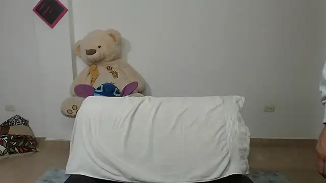 Snapshot of alexia_87 chatting on 03-13-25, 04:16 alexia 87 online show from 03-13-25, 04:16