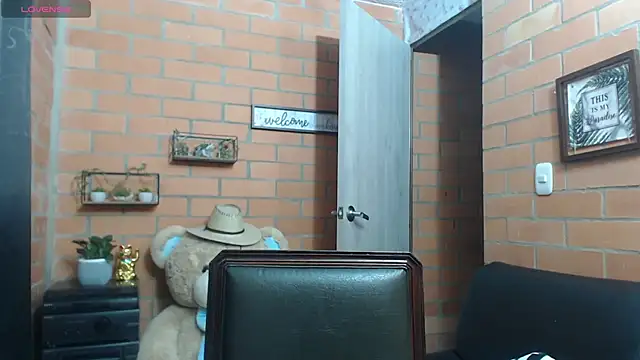 Snapshot of alexia_87 chatting on 09-23-25, 03:09 alexia 87 online show from 09-23-25, 03:09