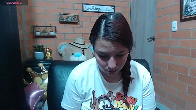 Snapshot of alexia_87 chatting on 09-28-25, 06:24 alexia 87 online show from 09-28-25, 06:24