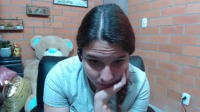 Snapshot of alexia_87 chatting on 11-10-25, 10:20 alexia 87 online show from 11-10-25, 10:20