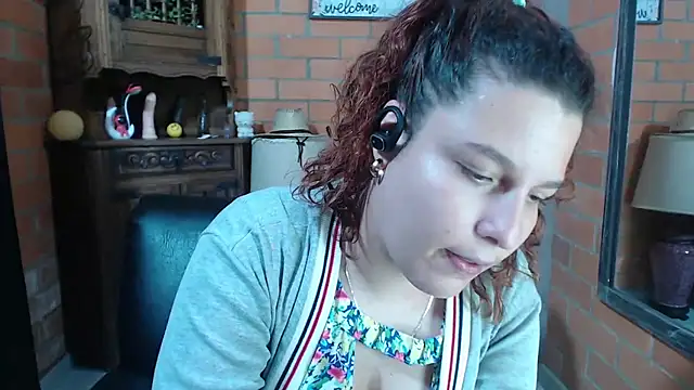 Snapshot of alexia_87 chatting on 11-19-25, 03:06 alexia 87 online show from 11-19-25, 03:06