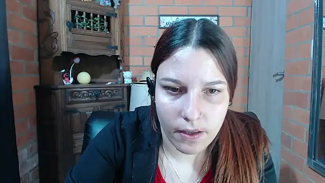 Snapshot of alexia_87 chatting on 11-25-25, 03:28 alexia 87 online show from 11-25-25, 03:28