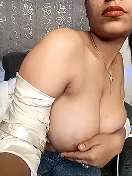 Snapshot of Divya_girl chatting on 02-09-25, 04:29 Divya girl online show from 02-09-25, 04:29