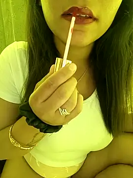 Snapshot of Divya_girl chatting on 03-05-25, 05:39 Divya girl online show from 03-05-25, 05:39