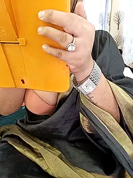 Snapshot of Divya_girl chatting on 12-22-25, 08:44 Divya girl online show from 12-22-25, 08:44