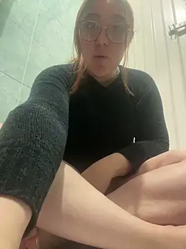 Snapshot of conniejames_m chatting on 03-18-25, 03:53 conniejames m online show from 03-18-25, 03:53