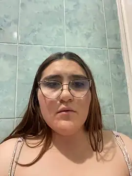 Snapshot of conniejames_m chatting on 09-20-25, 04:35 conniejames m online show from 09-20-25, 04:35