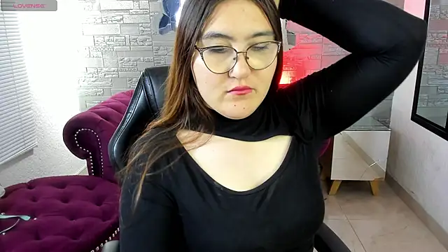 Snapshot of conniejames_m chatting on 10-04-25, 12:25 conniejames m online show from 10-04-25, 12:25