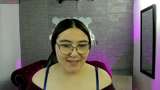 Snapshot of conniejames_m chatting on 10-21-25, 12:39 conniejames m online show from 10-21-25, 12:39